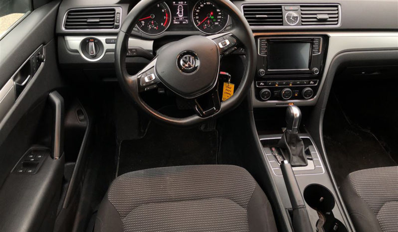 2017 Volkswagen Passat full
